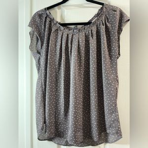 Lauren Conrad sleeveless white flower top size medium - tie back - gray